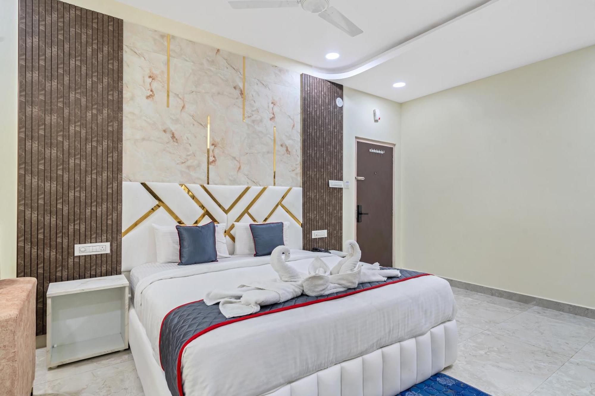Hotel Sky Land Khammam Eksteriør billede