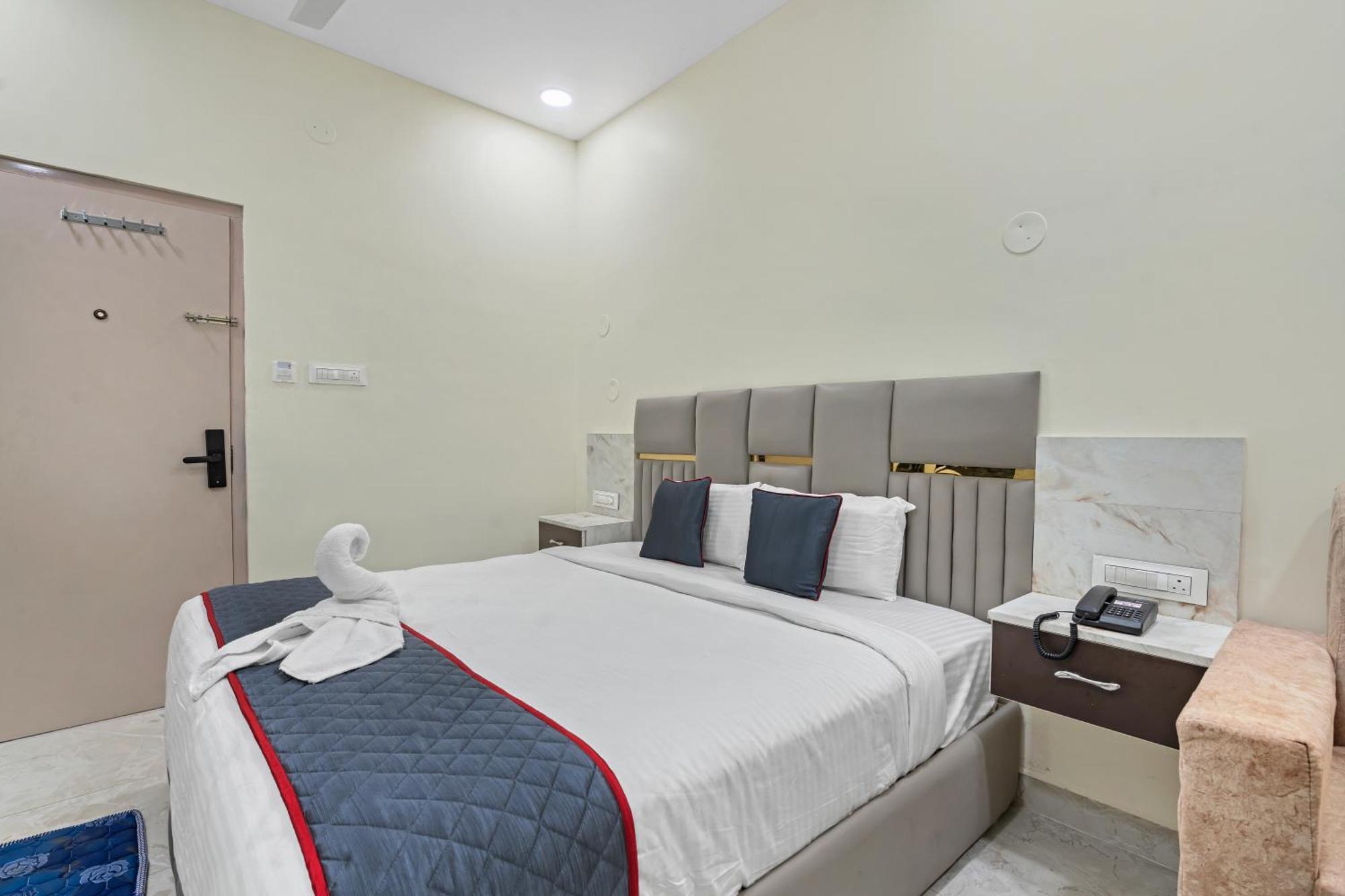 Hotel Sky Land Khammam Eksteriør billede